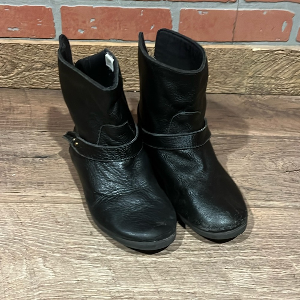 Gap kids size 4 girls, leather boot